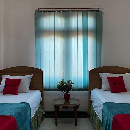Reddoorz Syariah @ Karang Pilang Hotel Karangpilang Eksteriør billede