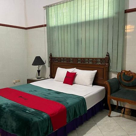 Reddoorz Syariah @ Karang Pilang Hotel Karangpilang Eksteriør billede