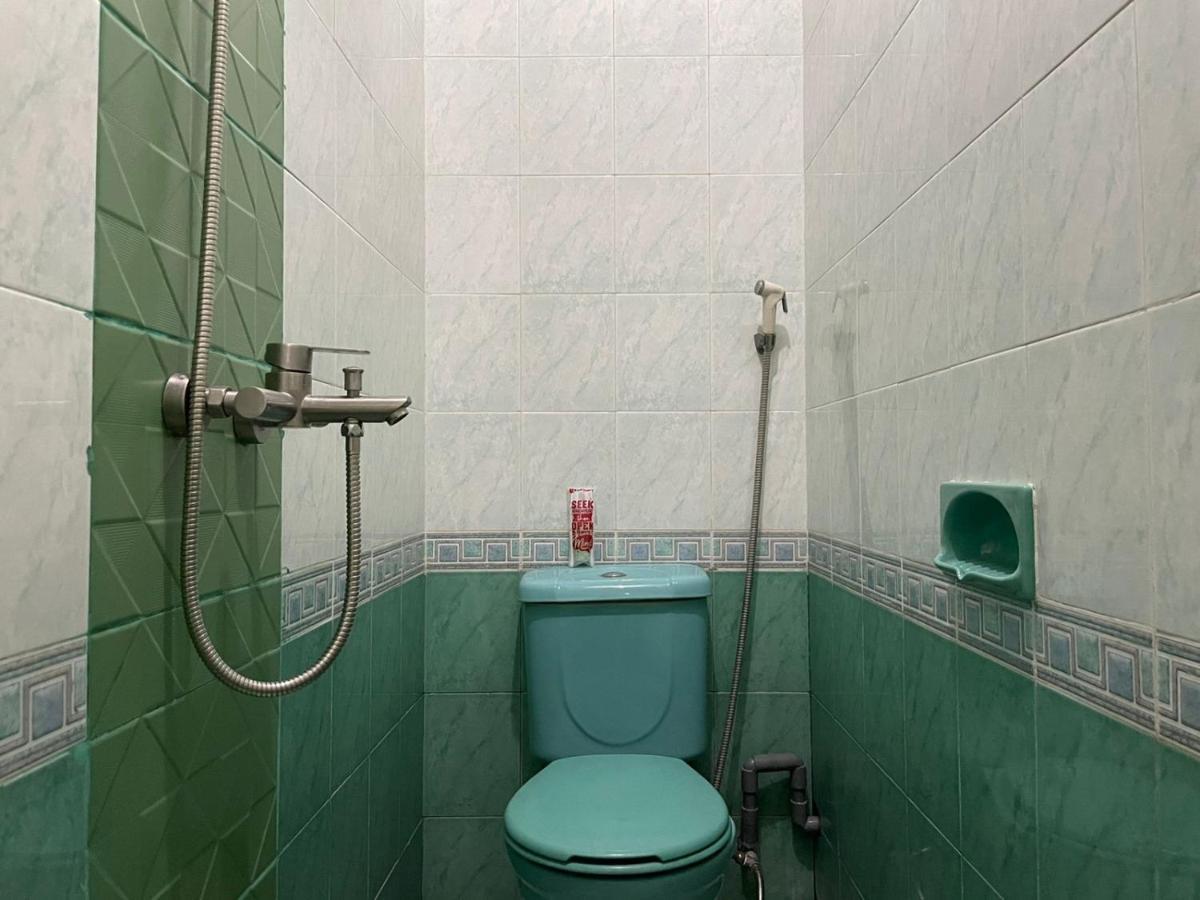 Reddoorz Syariah @ Karang Pilang Hotel Karangpilang Eksteriør billede