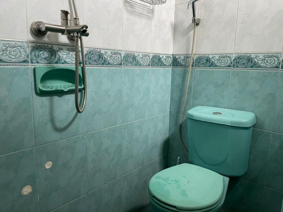 Reddoorz Syariah @ Karang Pilang Hotel Karangpilang Eksteriør billede