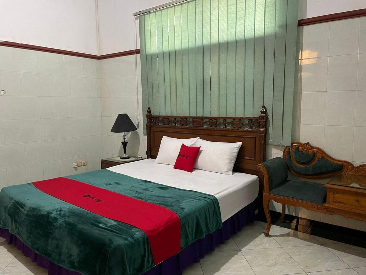 Reddoorz Syariah @ Karang Pilang Hotel Karangpilang Eksteriør billede