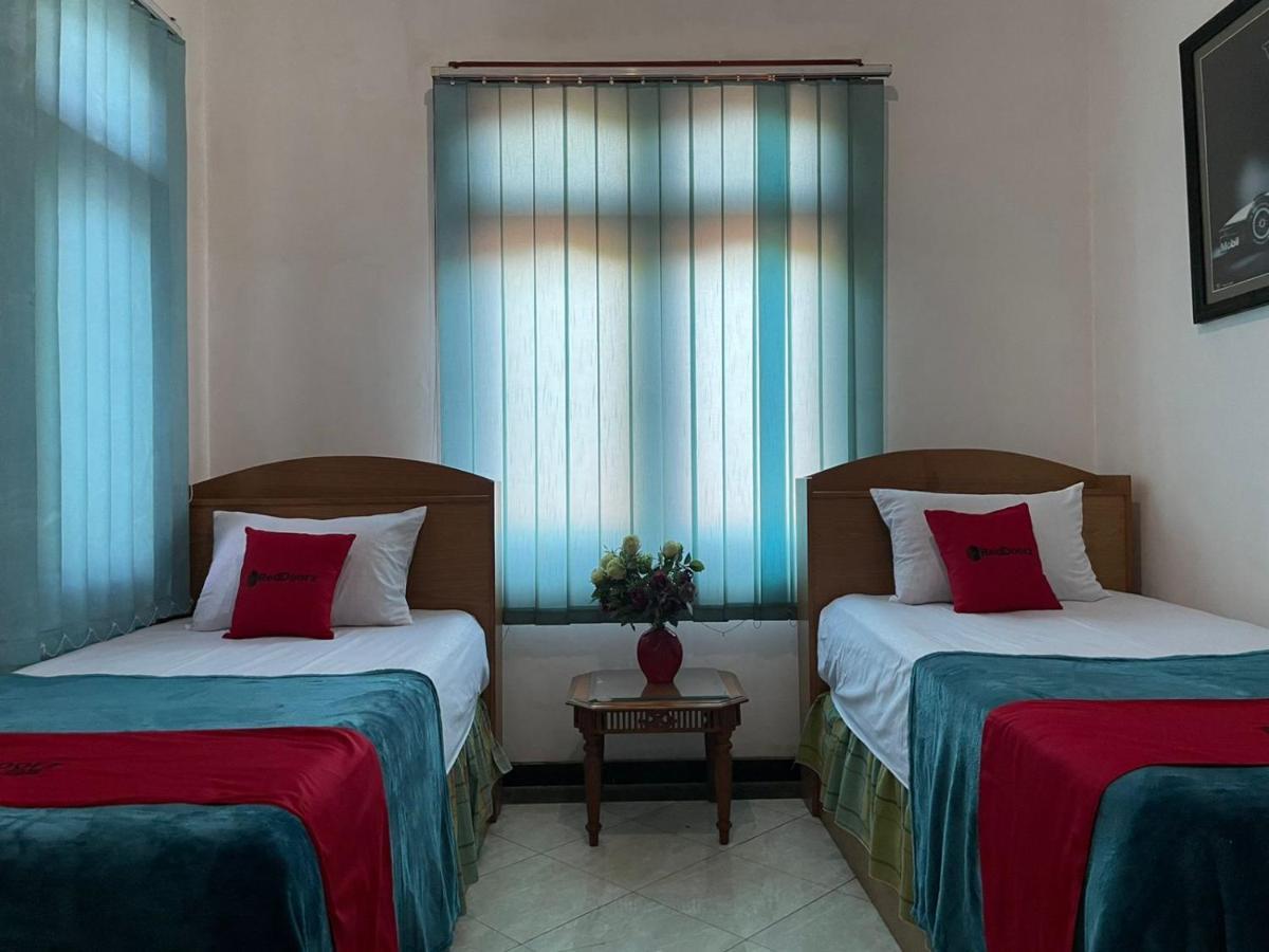 Reddoorz Syariah @ Karang Pilang Hotel Karangpilang Eksteriør billede