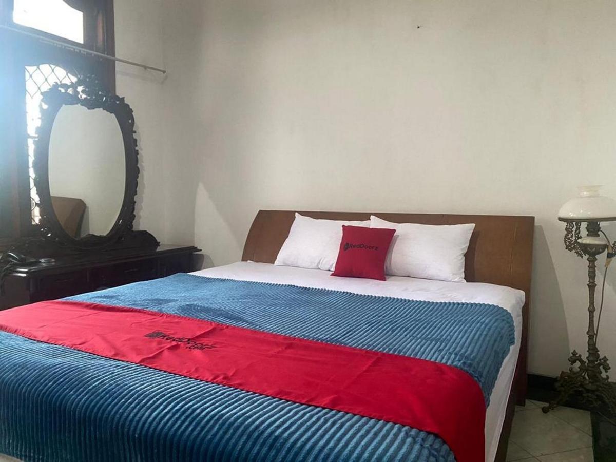 Reddoorz Syariah @ Karang Pilang Hotel Karangpilang Eksteriør billede