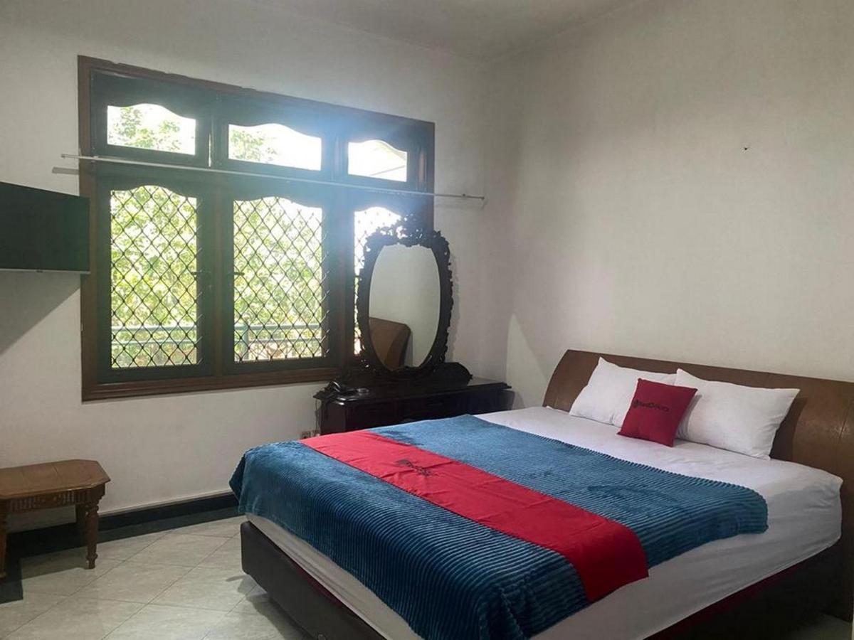 Reddoorz Syariah @ Karang Pilang Hotel Karangpilang Eksteriør billede