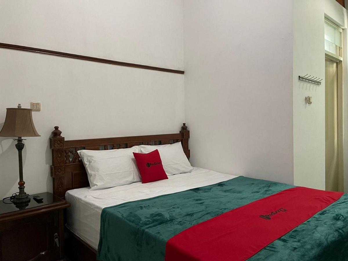 Reddoorz Syariah @ Karang Pilang Hotel Karangpilang Eksteriør billede