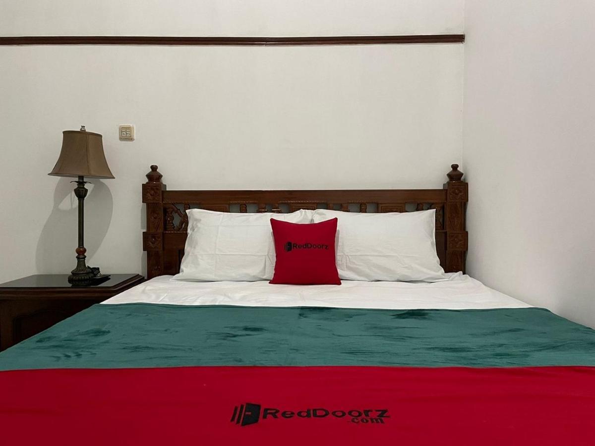 Reddoorz Syariah @ Karang Pilang Hotel Karangpilang Eksteriør billede