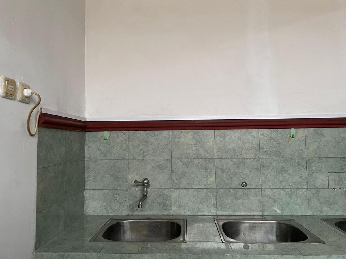 Reddoorz Syariah @ Karang Pilang Hotel Karangpilang Eksteriør billede