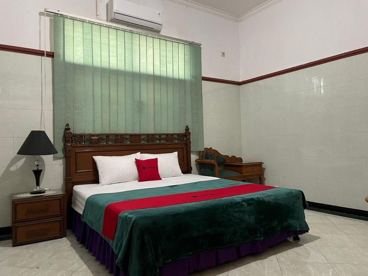 Reddoorz Syariah @ Karang Pilang Hotel Karangpilang Eksteriør billede
