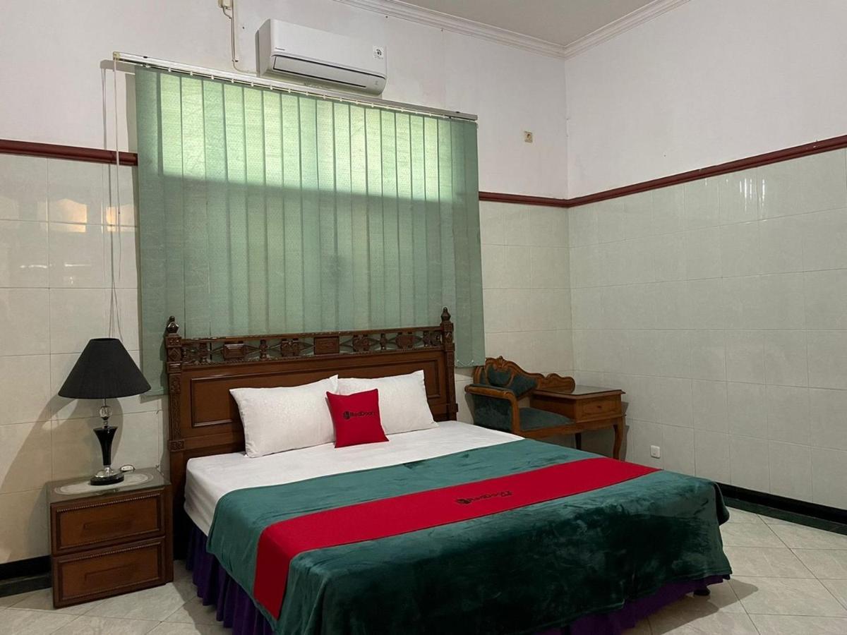 Reddoorz Syariah @ Karang Pilang Hotel Karangpilang Eksteriør billede