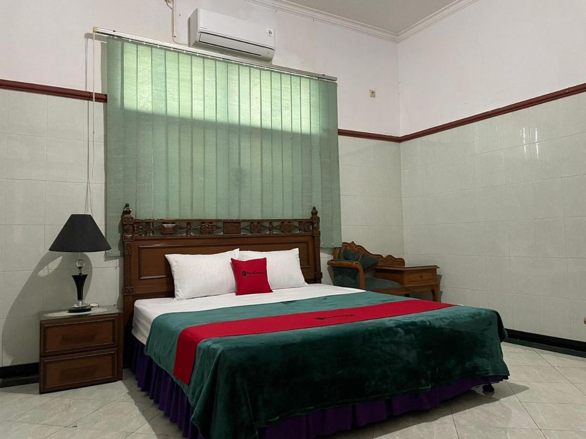 Reddoorz Syariah @ Karang Pilang Hotel Karangpilang Eksteriør billede