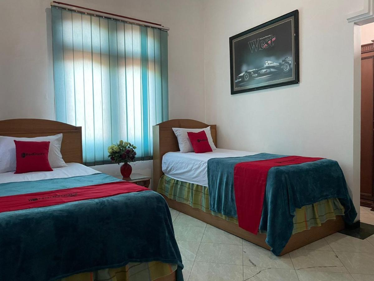 Reddoorz Syariah @ Karang Pilang Hotel Karangpilang Eksteriør billede