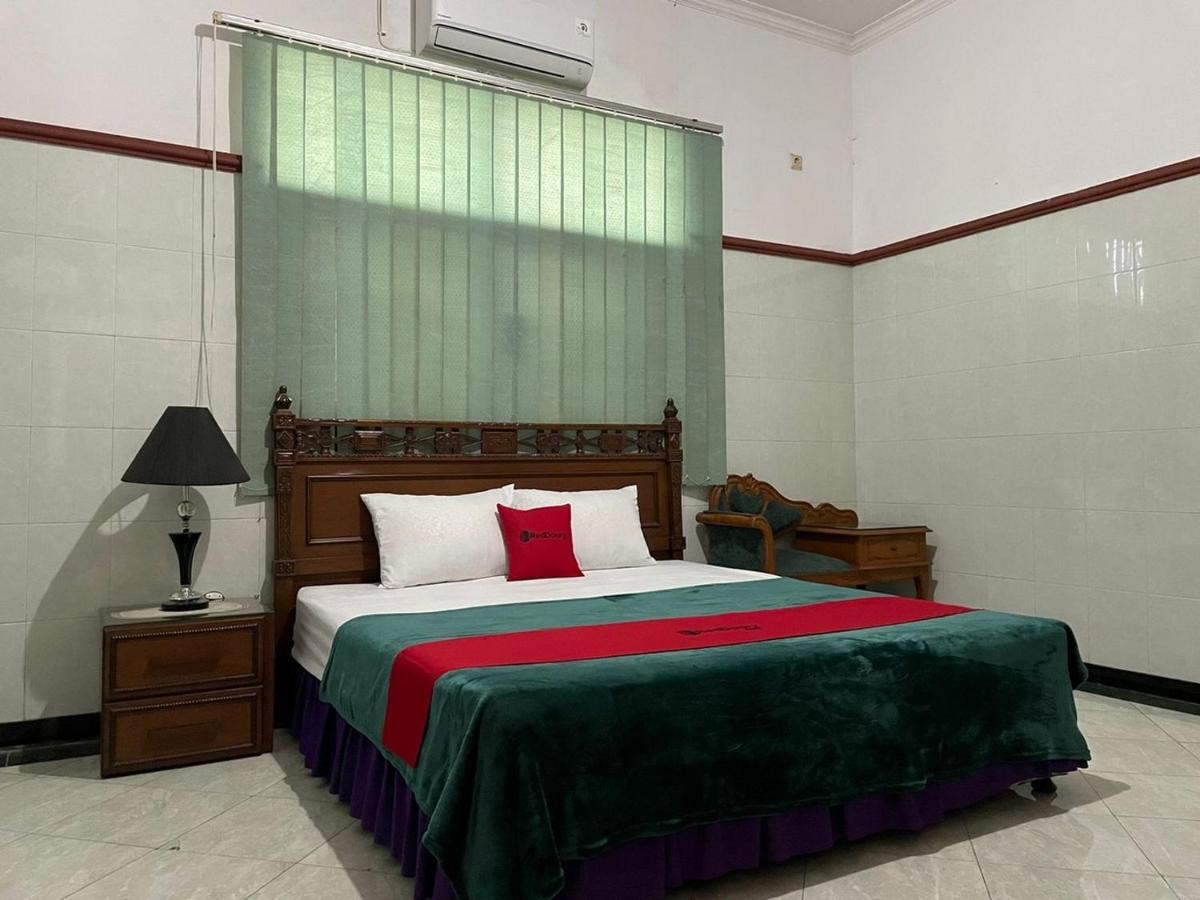 Reddoorz Syariah @ Karang Pilang Hotel Karangpilang Eksteriør billede