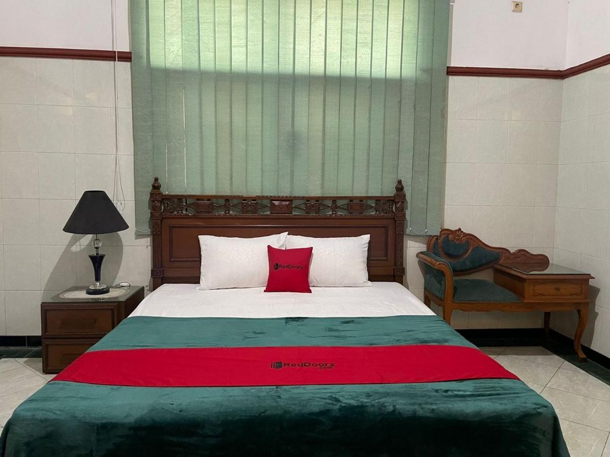 Reddoorz Syariah @ Karang Pilang Hotel Karangpilang Eksteriør billede