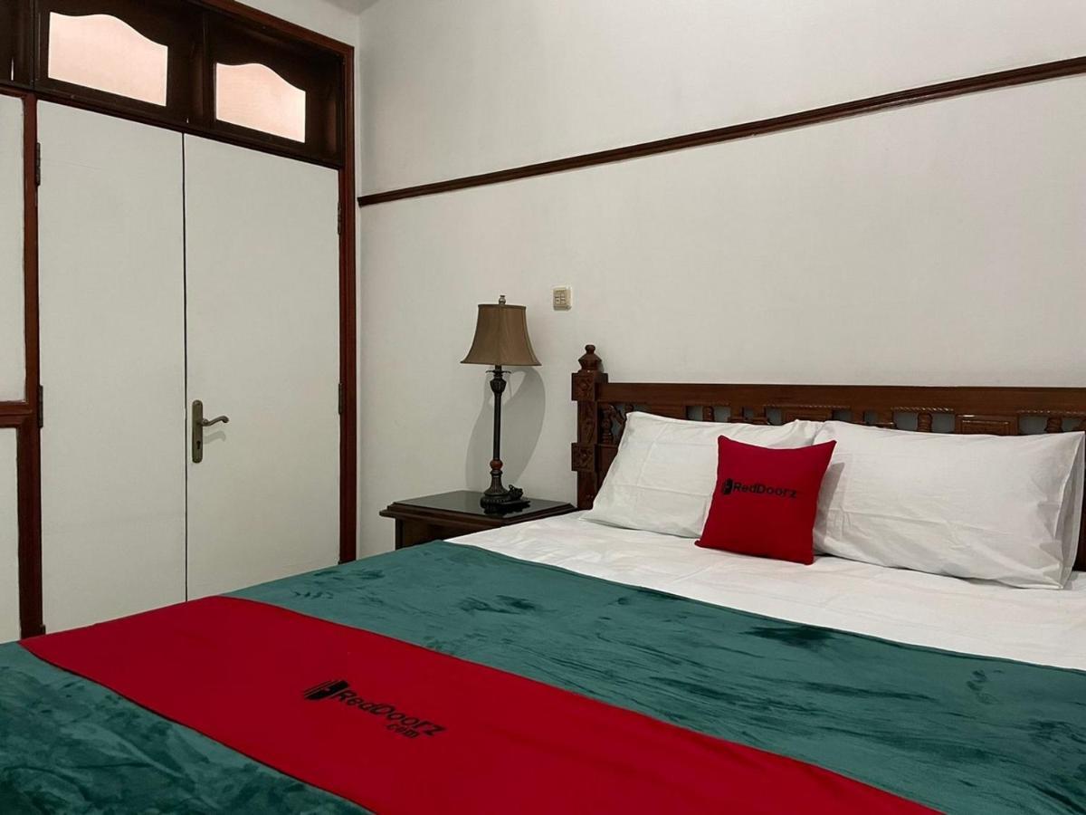 Reddoorz Syariah @ Karang Pilang Hotel Karangpilang Eksteriør billede