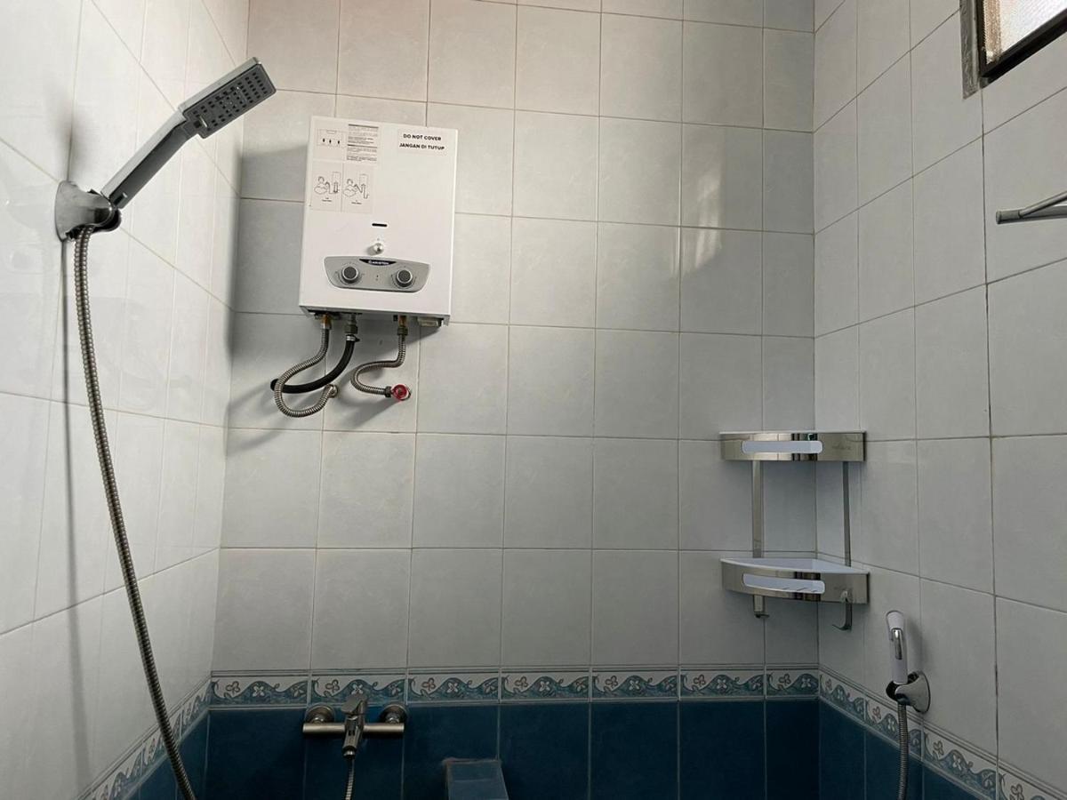 Reddoorz Syariah @ Karang Pilang Hotel Karangpilang Eksteriør billede